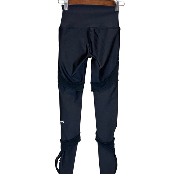 Alo Yoga Arch Cut Out Black Strappy Leggings 26” Inseam Women’s Size XS - Picture 8 of 12